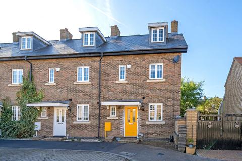 3 bedroom end of terrace house for sale, Salisbury Close, Fairfield, Hitchin, SG5