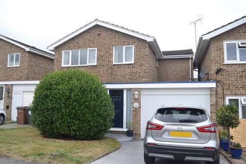 4 bedroom link detached house for sale, Eridge Close, Chelmsford