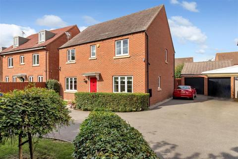 4 bedroom detached house for sale, Herdwyck Close, Oakridge Park, Milton Keynes