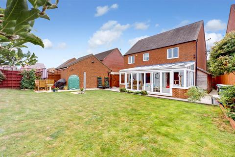 4 bedroom detached house for sale, Herdwyck Close, Oakridge Park, Milton Keynes