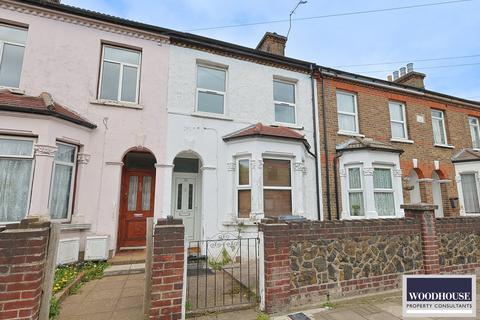 3 bedroom terraced house to rent, King Edward Road, Waltham Cross EN8