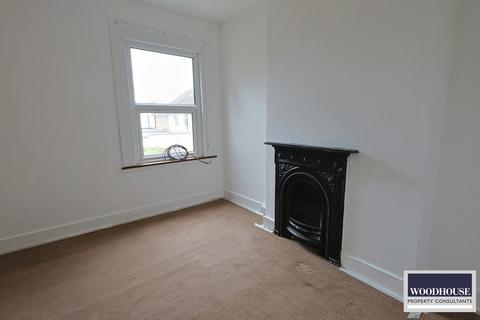 3 bedroom terraced house to rent, King Edward Road, Waltham Cross EN8