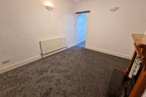 3 bedroom terraced house to rent, King Edward Road, Waltham Cross EN8