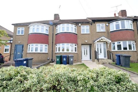 3 bedroom terraced house to rent, Burlington Rise, East Barnet