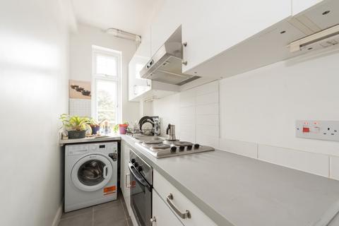 Studio to rent, Belsize Grove, London, NW3