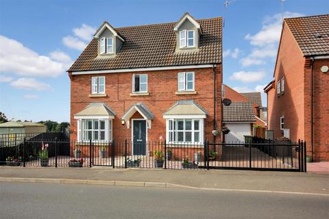 5 bedroom detached house for sale, Station Road, Irchester NN29