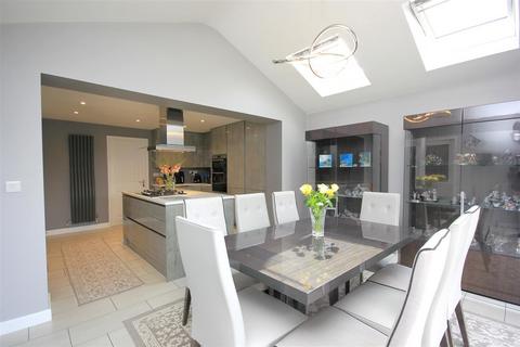 5 bedroom detached house for sale, Station Road, Irchester NN29