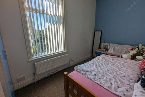 3 bedroom end of terrace house for sale, 61, Sandygate Terrace Bradford, BD4 8PT