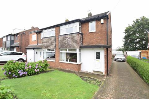 3 bedroom semi-detached house to rent, Hallcroft Drive, Wakefield WF4