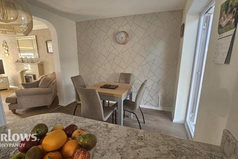 4 Parc Afon, Tonypandy, CF40 1JP