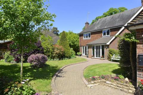 5 bedroom detached house for sale, Links Road, Bramley