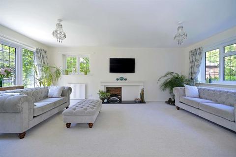 5 bedroom detached house for sale, Links Road, Bramley