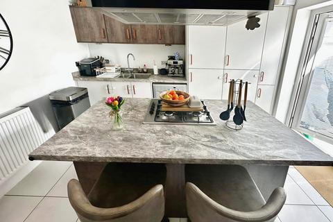 60 Glamorgan Green, Llandarcy, Neath, SA10 6FB