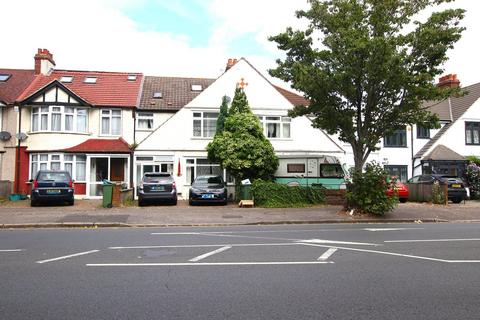 4 bedroom terraced house to rent, Stafford Road, Wallington, SM6