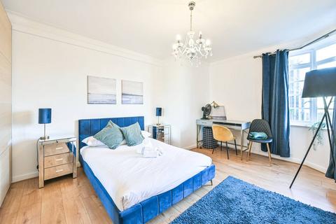 3 bedroom flat to rent, St Johns Court, South Hampstead, London, NW3