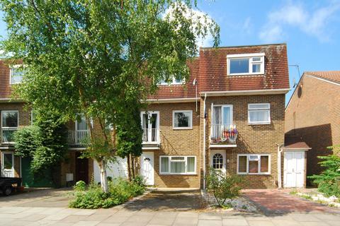 4 bedroom house to rent, Rowan Close, Ealing, London, W5