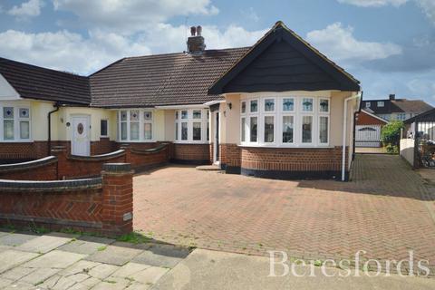 2 bedroom bungalow for sale, Cambridge Avenue, Gidea Park, RM2