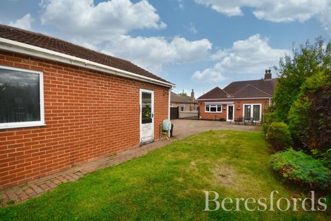 2 bedroom bungalow for sale, Cambridge Avenue, Gidea Park, RM2