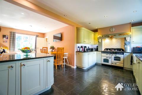 3 bedroom detached house for sale, New Road, Mistley