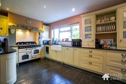 3 bedroom detached house for sale, New Road, Mistley