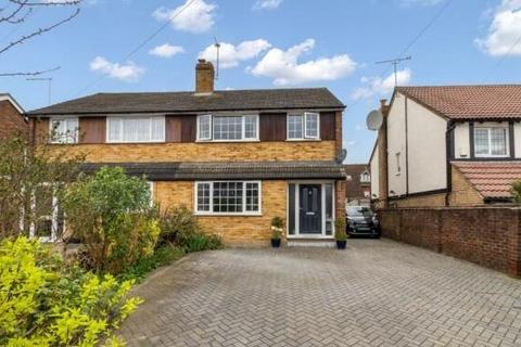 3 bedroom terraced house to rent, Flamstead End Road, Cheshunt, EN8