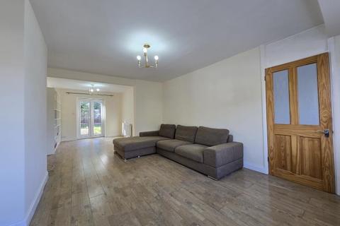 3 bedroom terraced house to rent, Flamstead End Road, Cheshunt, EN8