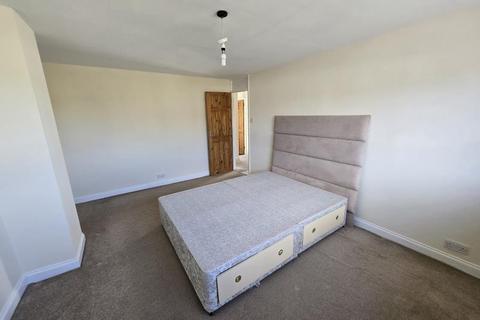 3 bedroom terraced house to rent, Flamstead End Road, Cheshunt, EN8