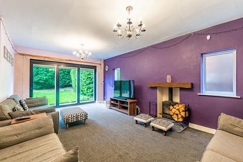 4 bedroom detached house for sale, Leeds LS17