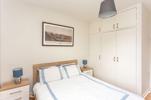 10/4 Redbraes Place, Edinburgh, EH7 4LL