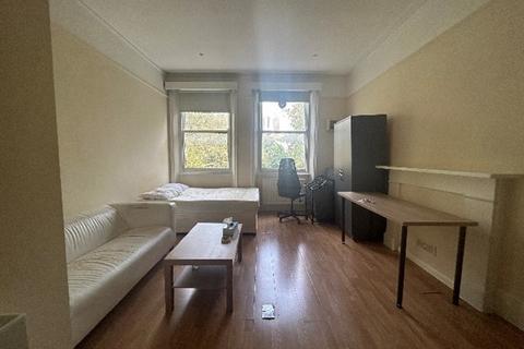 Studio to rent, Courtfield Gardens,  London, SW5