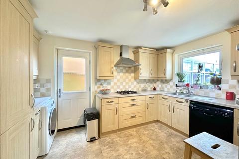 8 Lowestoft Drive, Liverpool, L19 2HD