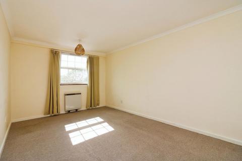 2 bedroom flat for sale, Longcroft House, Welwyn Garden City, Herts, AL8