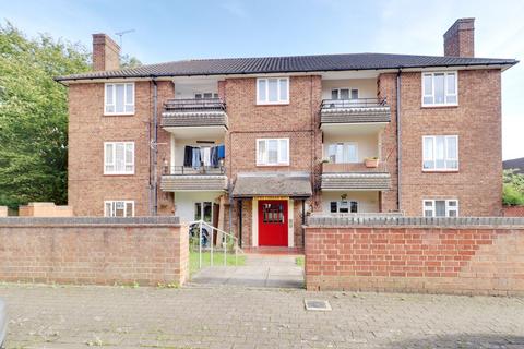 3 bedroom flat for sale - Corran Way, South Ockendon RM15