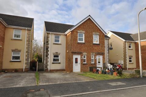 3 bedroom semi-detached house to rent, Maes Abaty, Whitland