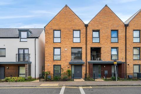 4 bedroom townhouse for sale, Churchill Road, Uxbridge, UB10 0FL