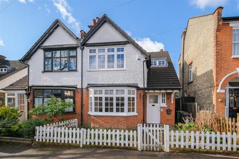 2 bedroom semi-detached house to rent, Mornington Road, North Chingford,