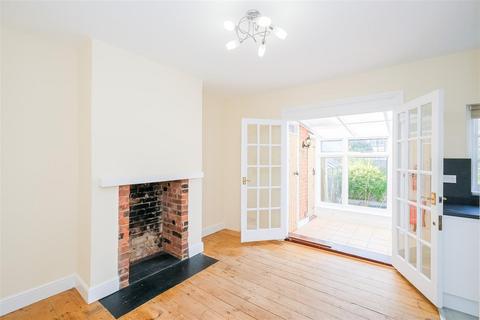 2 bedroom semi-detached house to rent, Mornington Road, North Chingford,