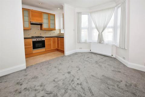 2 bedroom flat to rent, Squires Lane, Finchley