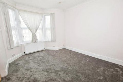 2 bedroom flat to rent, Squires Lane, Finchley