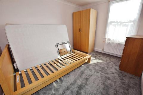 2 bedroom flat to rent, Squires Lane, Finchley