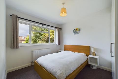 2 bedroom flat for sale, Ethelworth Court, Tulse Hill, SW2