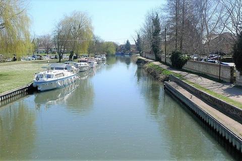 2 bedroom apartment to rent, River Meads, Stanstead Abbotts