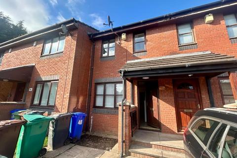 2 bedroom semi-detached house to rent, Dob Brook Close, Manchester