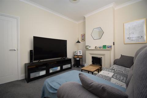 2 bedroom end of terrace house to rent, Northfield Lane, Wakefield WF4