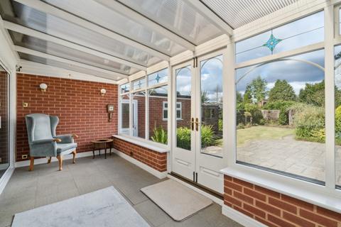 2 bedroom bungalow for sale, Kenbury Close, Ickenham, UB10