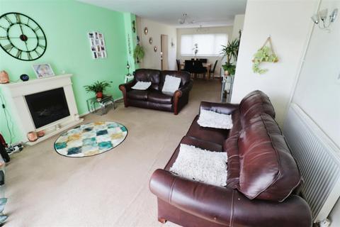 3 bedroom end of terrace house for sale, Warwick Green, Bulkington, Bedworth