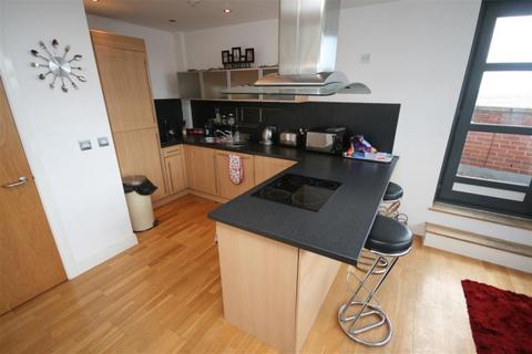 3 bedroom apartment to rent, Ellesmere Street, Manchester M15