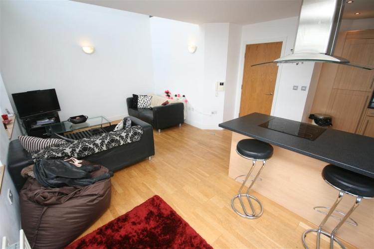 Ellesmere Street, Manchester M15 3 bed apartment to rent £1,850 pcm