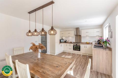8 Aveling Way, Shireoaks, Worksop, S81 8FF