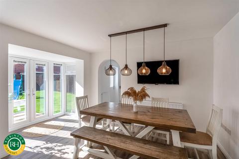 8 Aveling Way, Shireoaks, Worksop, S81 8FF